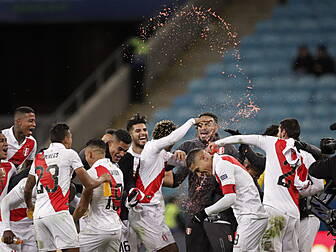 Peru shock Chile to reach Copa...